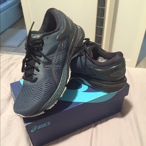 Men’s ASICS Kayano 25 running shoes size 9